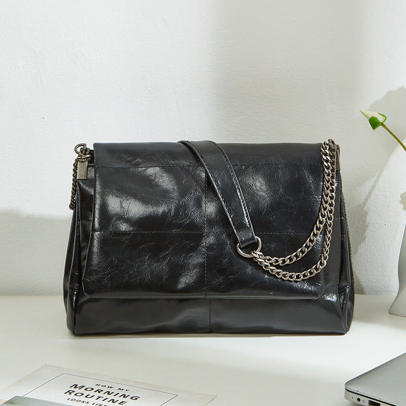 2023 Vintage Chain Shoulder Bag with Unique Design
