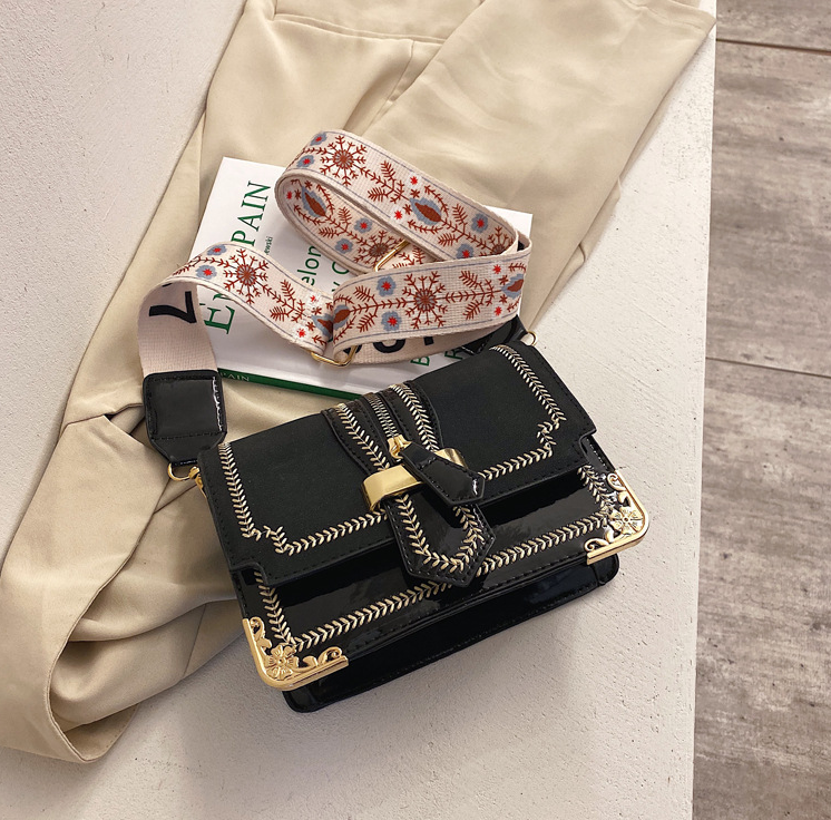 Retro One Shoulder Broadband Crossbody Bag