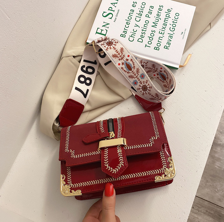 Retro One Shoulder Broadband Crossbody Bag