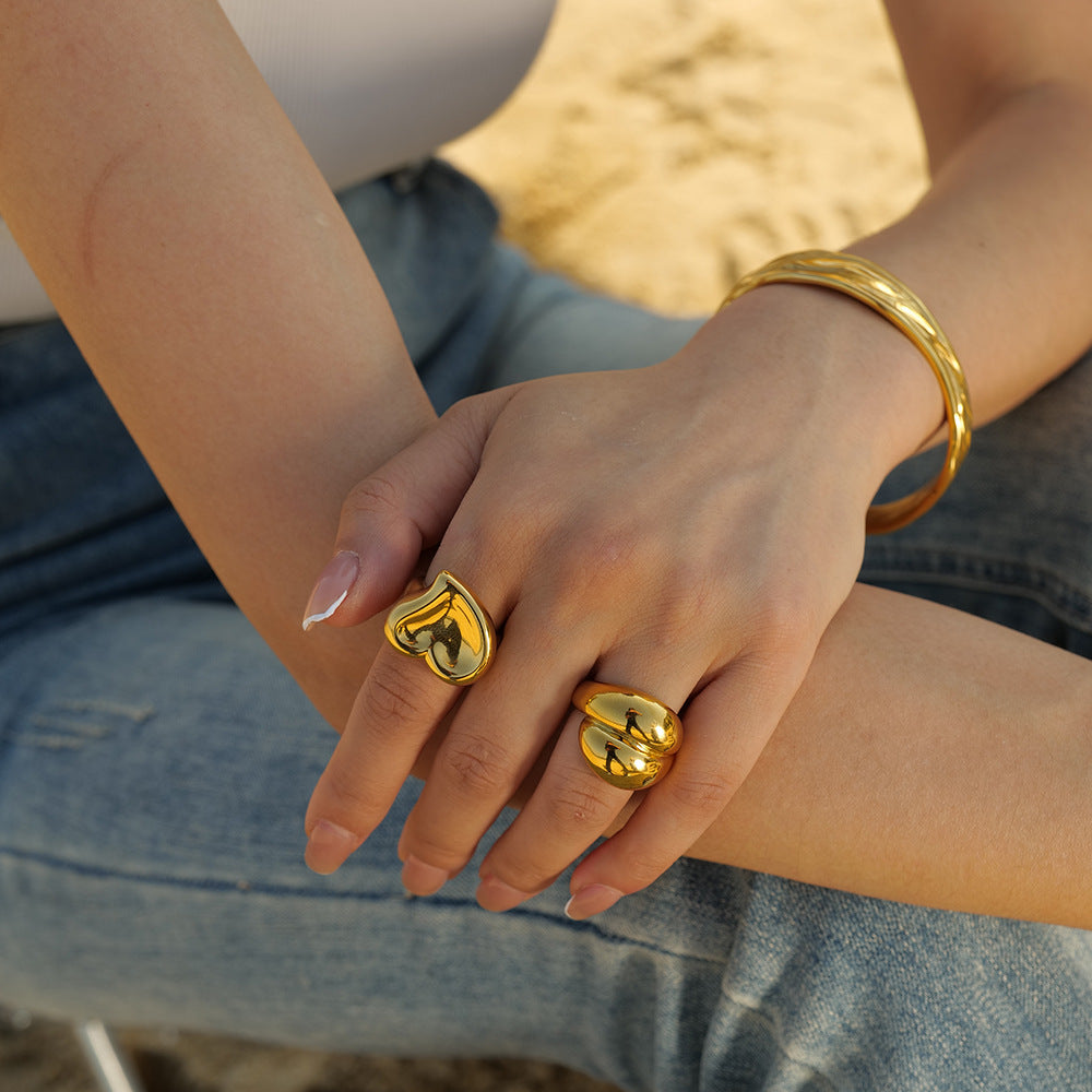 18K Minimalist Love Ring for Women in Haute Couture