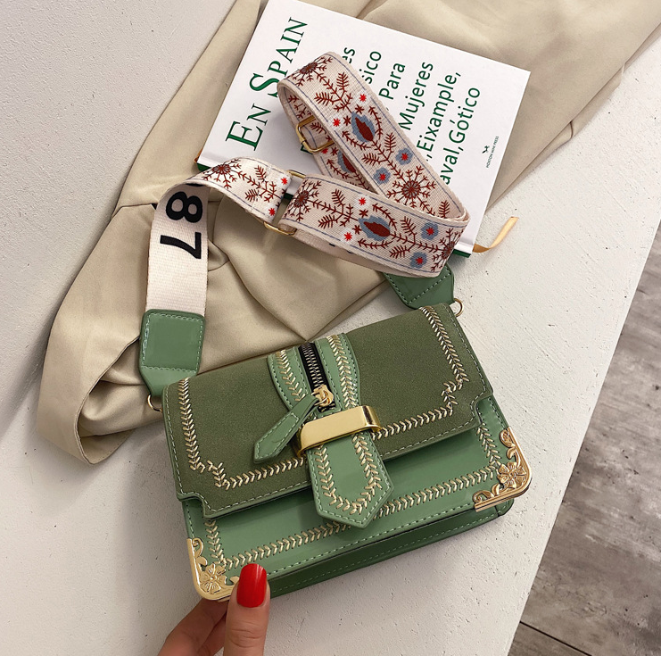 Retro One Shoulder Broadband Crossbody Bag