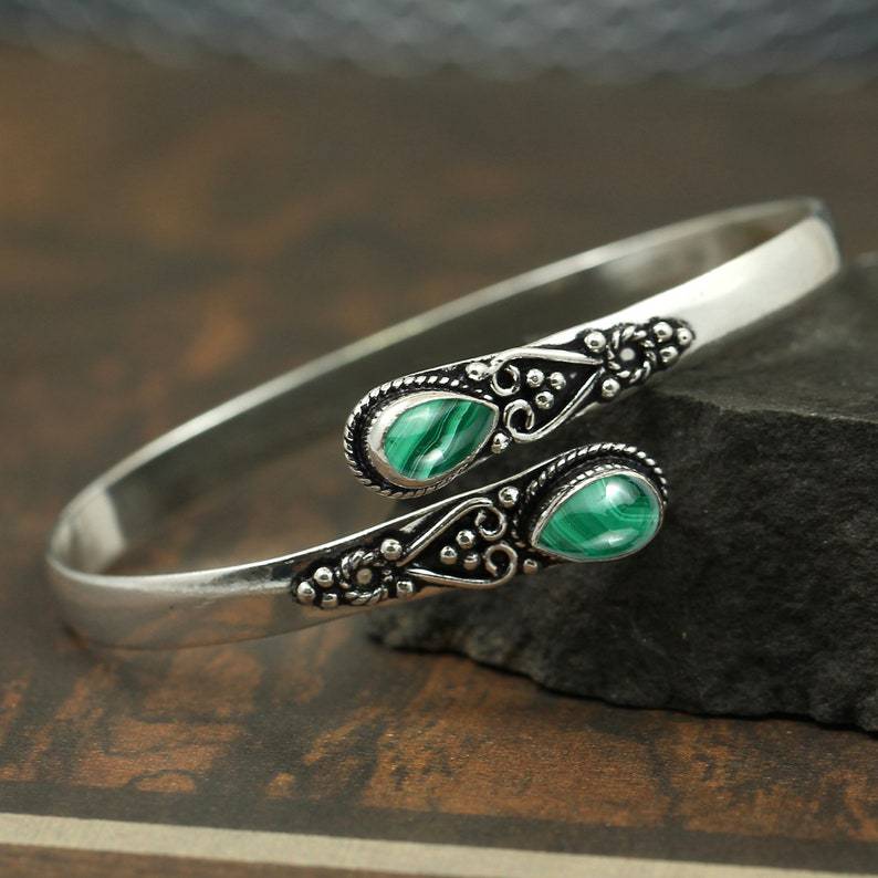 Retro Fashion Bracelet for Women - European & American Style