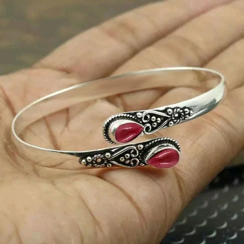 Retro Fashion Bracelet for Women - European & American Style