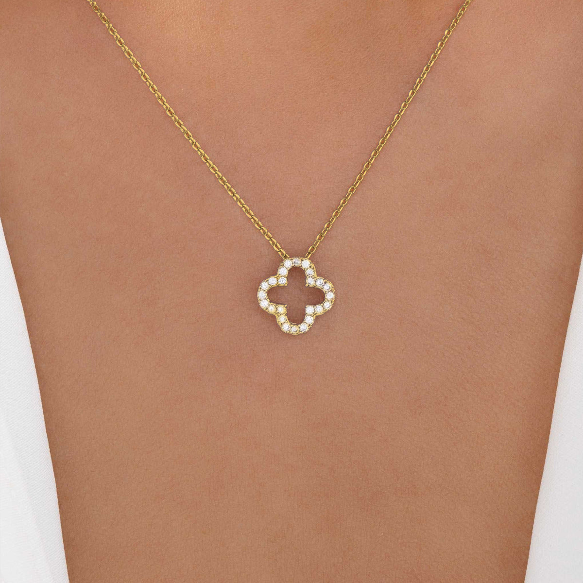 Four-Leaf Clover Necklace Wholesale New Cross-Border Alloy Jewelry Niche High-End Diamond Necklace Pendant Women's Clavicle Chain