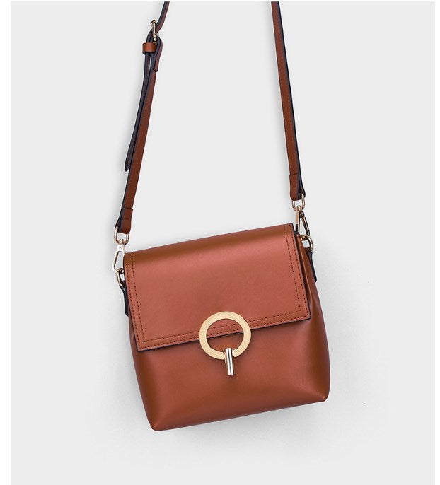 Fashionable Women's Shoulder Bag - Winter 2018 Trend